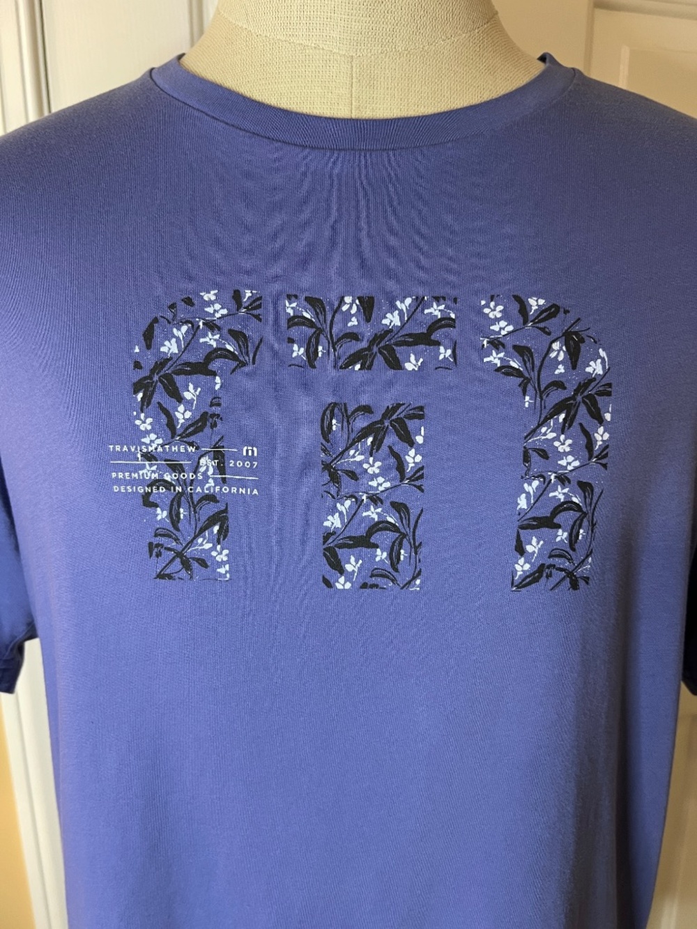 EUC Men's Travis Mathew No Looking Back Graphic Blue Logo T-Shirt Size LARGE - Picture 3 of 4